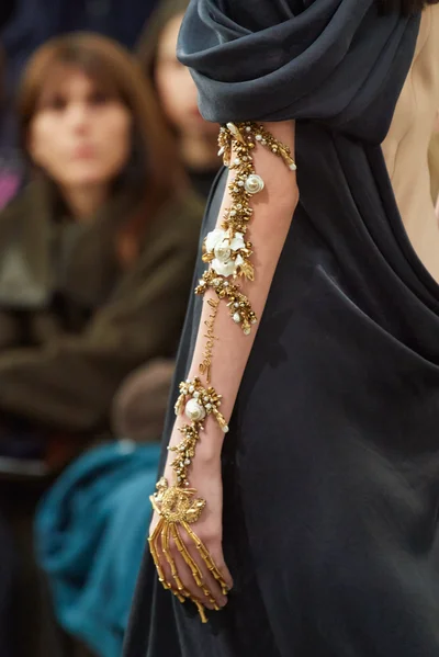 Look 12